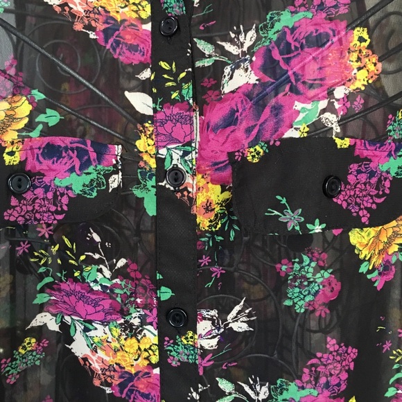 Fun Hi-Low Sheer Top - Picture 4 of 4