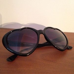 Black heart sunglasses