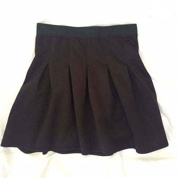 Black pleated skirt