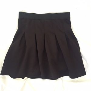 Black pleated skirt