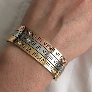 SS Roman numeral & rhinestone live bangle