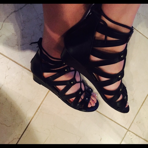 ON HOLD FOR @carminsclosetStrap sandals Gladiator
