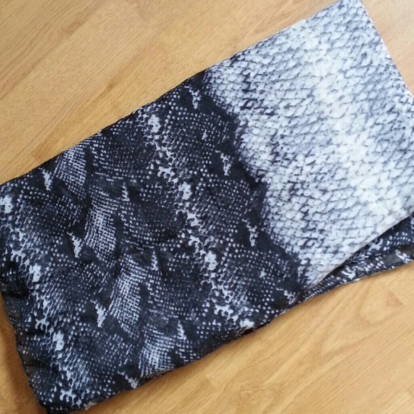 Scarf - Picture 3 of 3