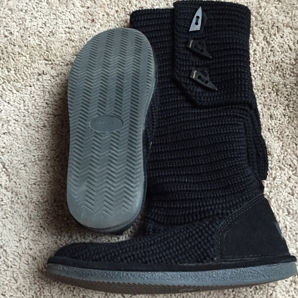 Black material Bearpaw boots