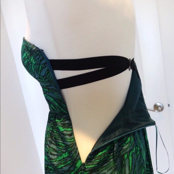 TIBI 2 GREEN SWIRLS STRAPLESS DRESS - Picture 4 of 4