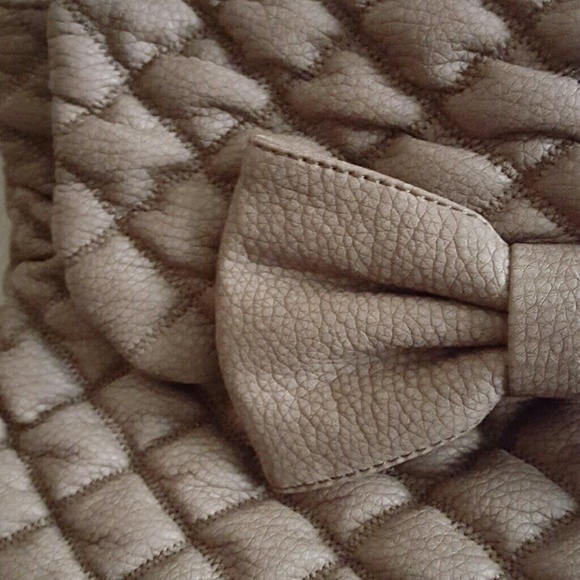 Very cute adorable bow purse - metal/fabric strap - Picture 2 of 4