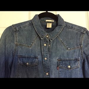 Levis denim shirt, small