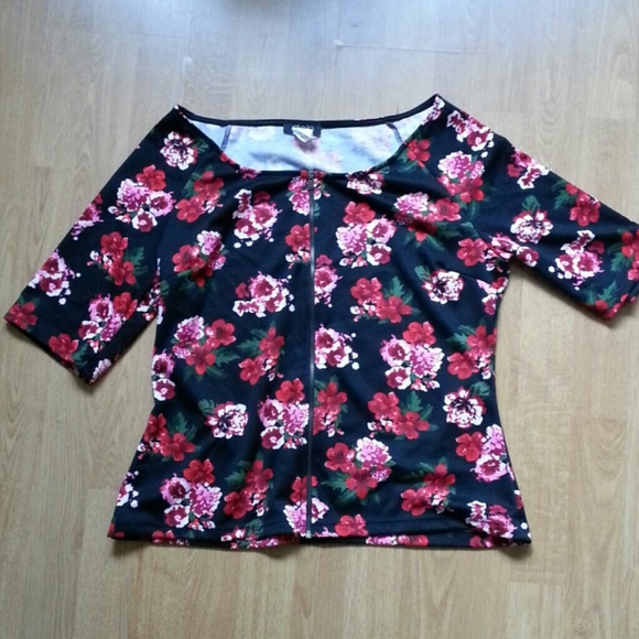 Mid arm, flower print blouse