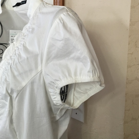 White Ruffled Tuxedo Style Top - Picture 4 of 4