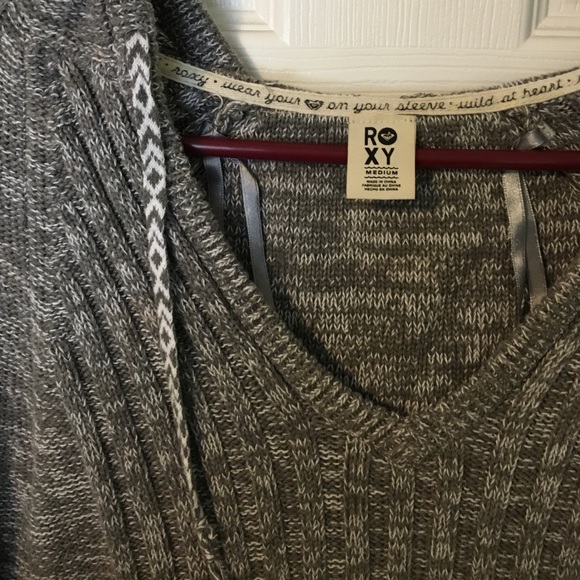 Surfer-Style Hooded Sweater - Picture 2 of 3