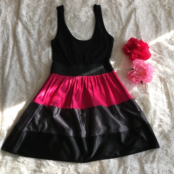 🎀Adorable pink, grey and black dress💕
