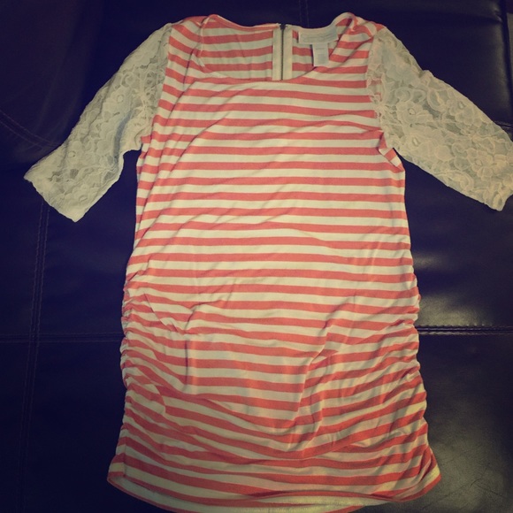 Jessica Simpson maternity shirt