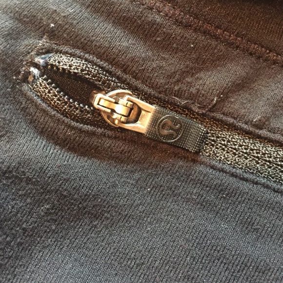 Lululemon black pants size 8 - Picture 3 of 3