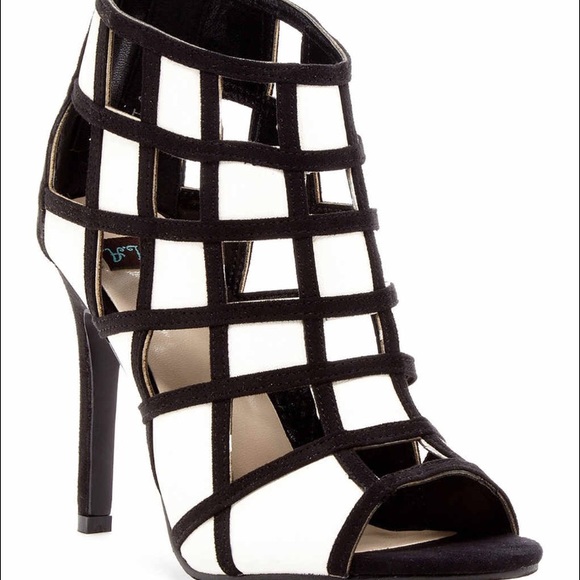 N.Y.L.A. Shoes - 🎉🎉JUST REDUCED🎉🎉Booties