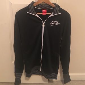 Black & white nike jacket !!