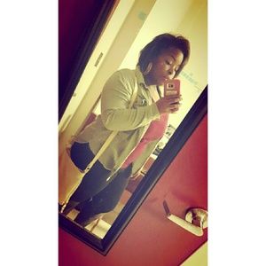 Meet your Posher, Aja