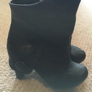 Low heel booties