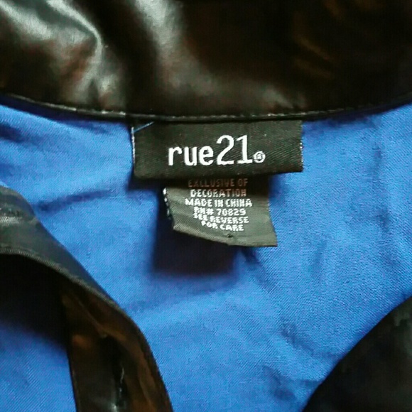 Blouse - Picture 2 of 3