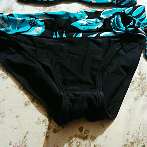 Bathing suit - Picture 3 of 3