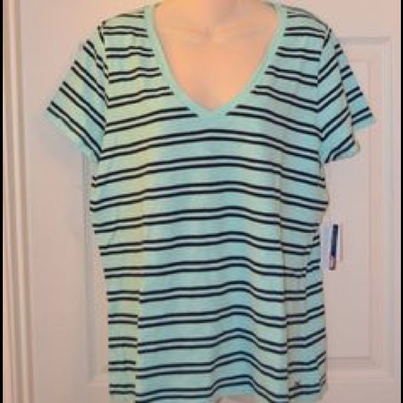 Sold 🚫🚫🚫 Vineyard vines Vneck Stripe Tee