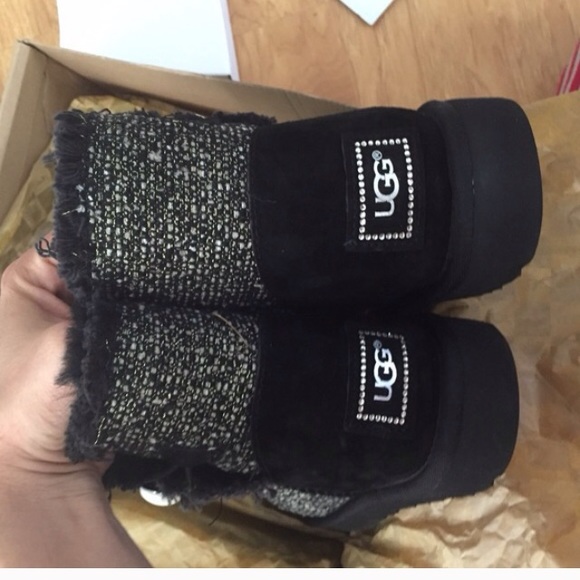 UGG authentic Bailey button fancy boots Sz 8 new - Picture 4 of 4