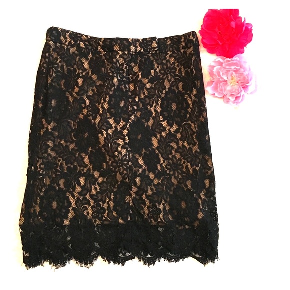⚜Gorgeous tan with black lace overlay pencil skirt
