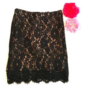 ⚜Gorgeous tan with black lace overlay pencil skirt