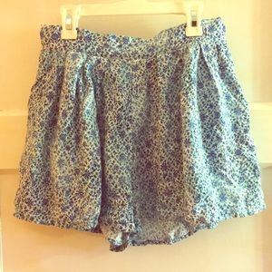 Floral print flowy shorts