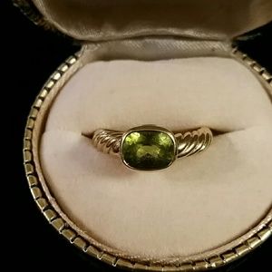 David Yurman 18 k gold and peridot ring