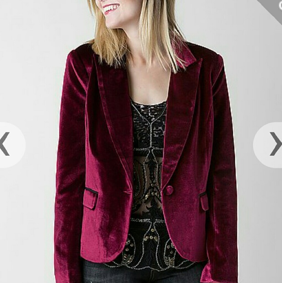 BEAUTIFUL maroon blazer!!
