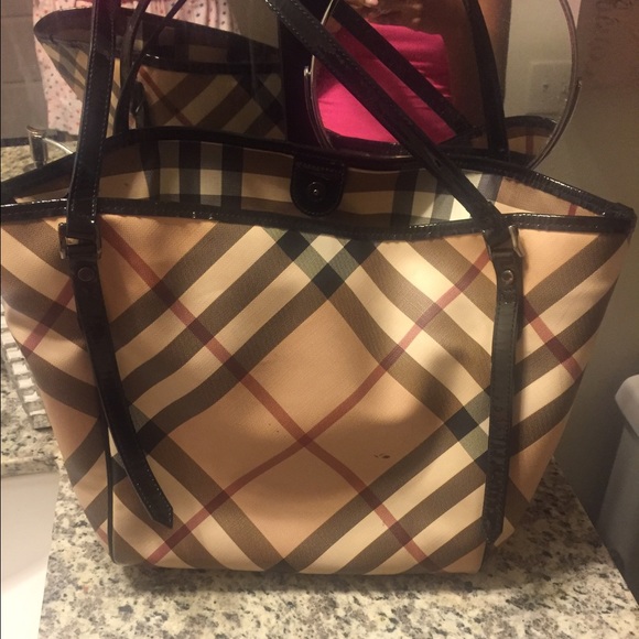 Authentic Burberry Purse In Good Condition