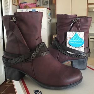 New!! Muk Luks Eggplant strappy Laney Boots