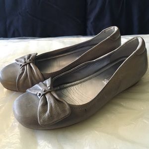 ECCO flats with studded bow