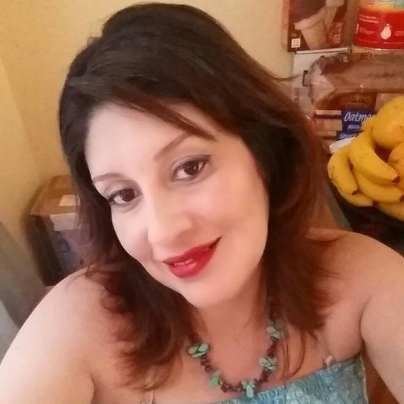 Meet your Posher, Daniella - Picture 1 of 1