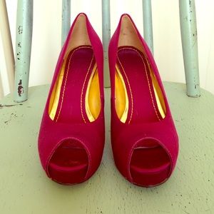 Nine West fuschia peep toe heel, size 5.5