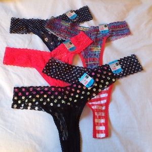 5 pair of lace thongs 👙
