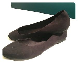Round toe ballet flats
