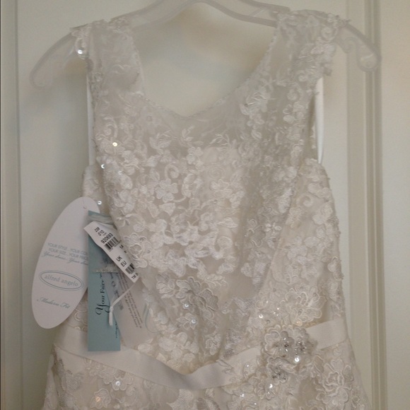 Alfred Angelo Disney Bridal Dress Snow White - Picture 2 of 4