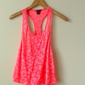 SUPER CUTE CHEETAH PRINT RAZOR BACK TEE!