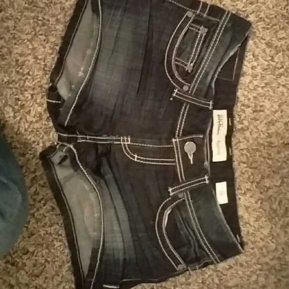 Buckle denim shorts