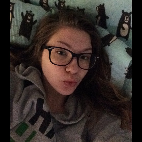 Meet your Posher, Lilia - Picture 1 of 1