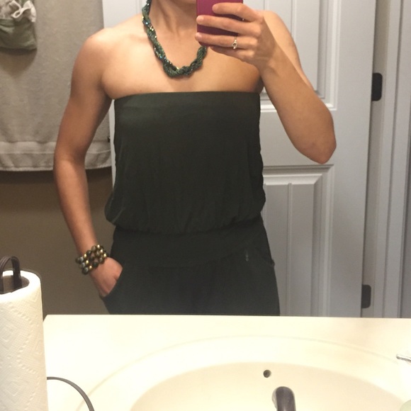 Gorgeous & comfortable strapless romper. Oliv - Picture 4 of 4