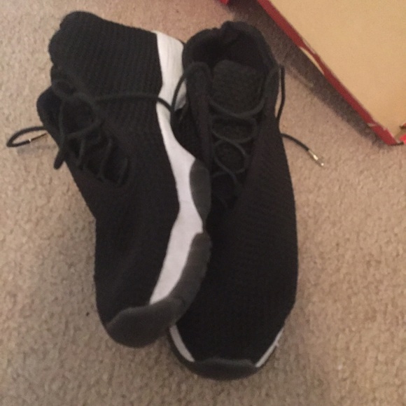 Size 11 black white and gold lace tip futures - Picture 2 of 4