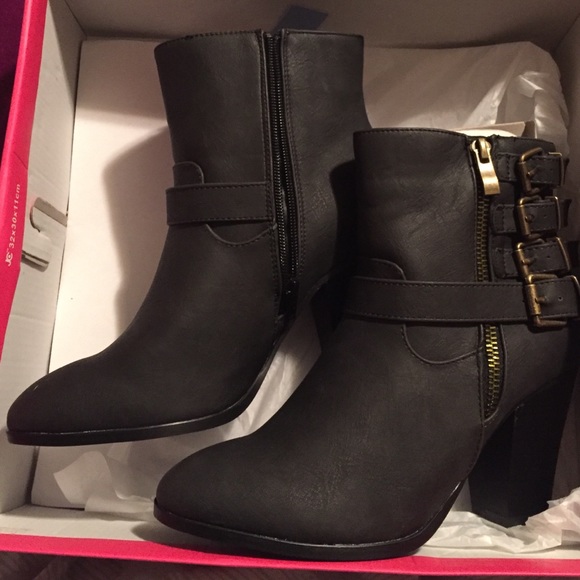 Shoes - Picture 3 of 3