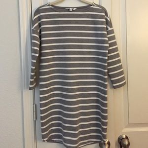 MAKE AN OFFER! ❤️BB Dakota striped sleeved dress