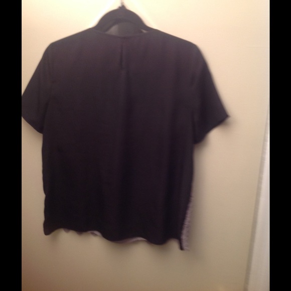 Short sleeve  lace front  top - Picture 2 of 4