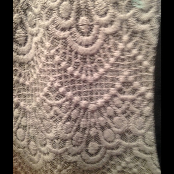 Short sleeve  lace front  top - Picture 3 of 4