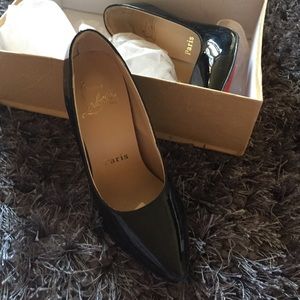 Black pumps with red sole