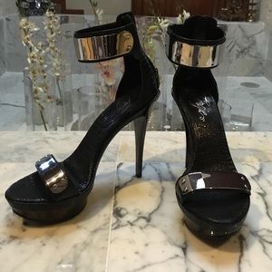 BRAND NEW Fergie heels