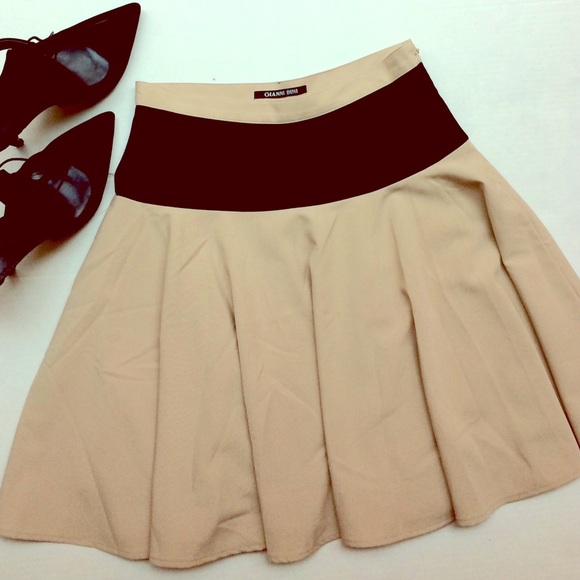 Gianni Bini Dresses & Skirts - Gianni Bini Tan Black Skater Skirt